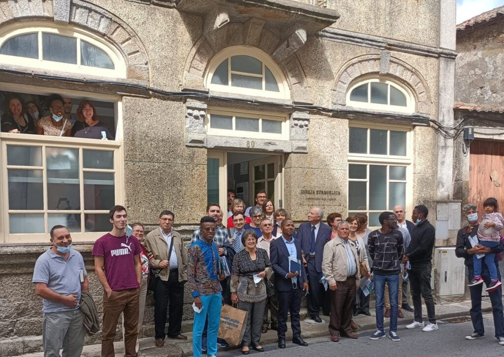 igreja fachada com gente 1920 1024x726